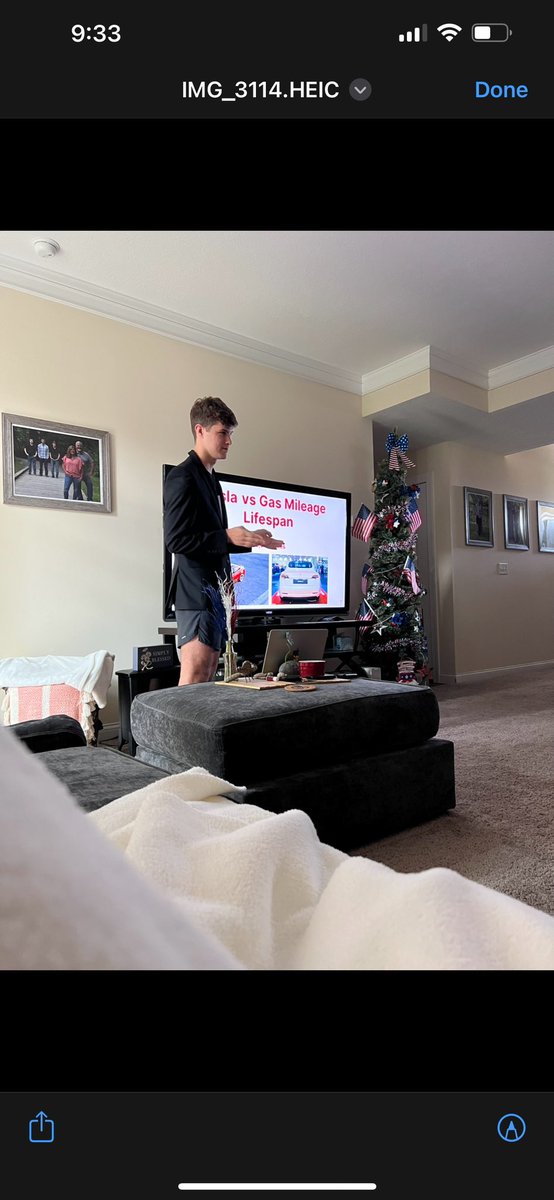 DylanStephensss's tweet photo. @elonmusk @Tesla 

My presentation didn’t work 😔 
19 slides, hours of research, and even dressed up…. https://t.co/I3e63AYjen