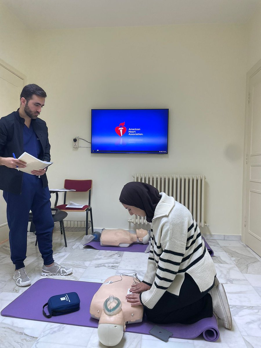 OperationJordan's tweet photo. عقدت الجمعية يوم السبت ٩ آذار دورة تدريبية في دعم الحياة الأساسي Basic Life Support (BLS)، شارك فيها ٥ من طلاب كلية الطب في الجامعة الأردنية. تم تنفيذ التدريب بواسطة الدكتور أكرم الكيلاني، متطوع في الجمعية والذي يحمل شهادة معتمدة من جمعية القلب الأميركية AHA https://t.co/rLCVq63wKm
