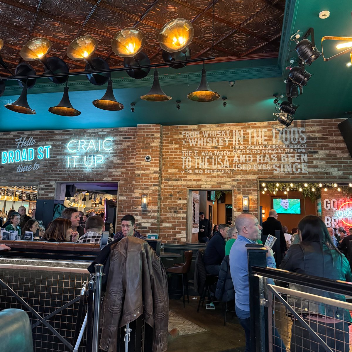 Here we go! 🏴󠁧󠁢󠁥󠁮󠁧󠁿🇮🇪 

Who are you backing?

#SixNationsRugby #ENGvIRE