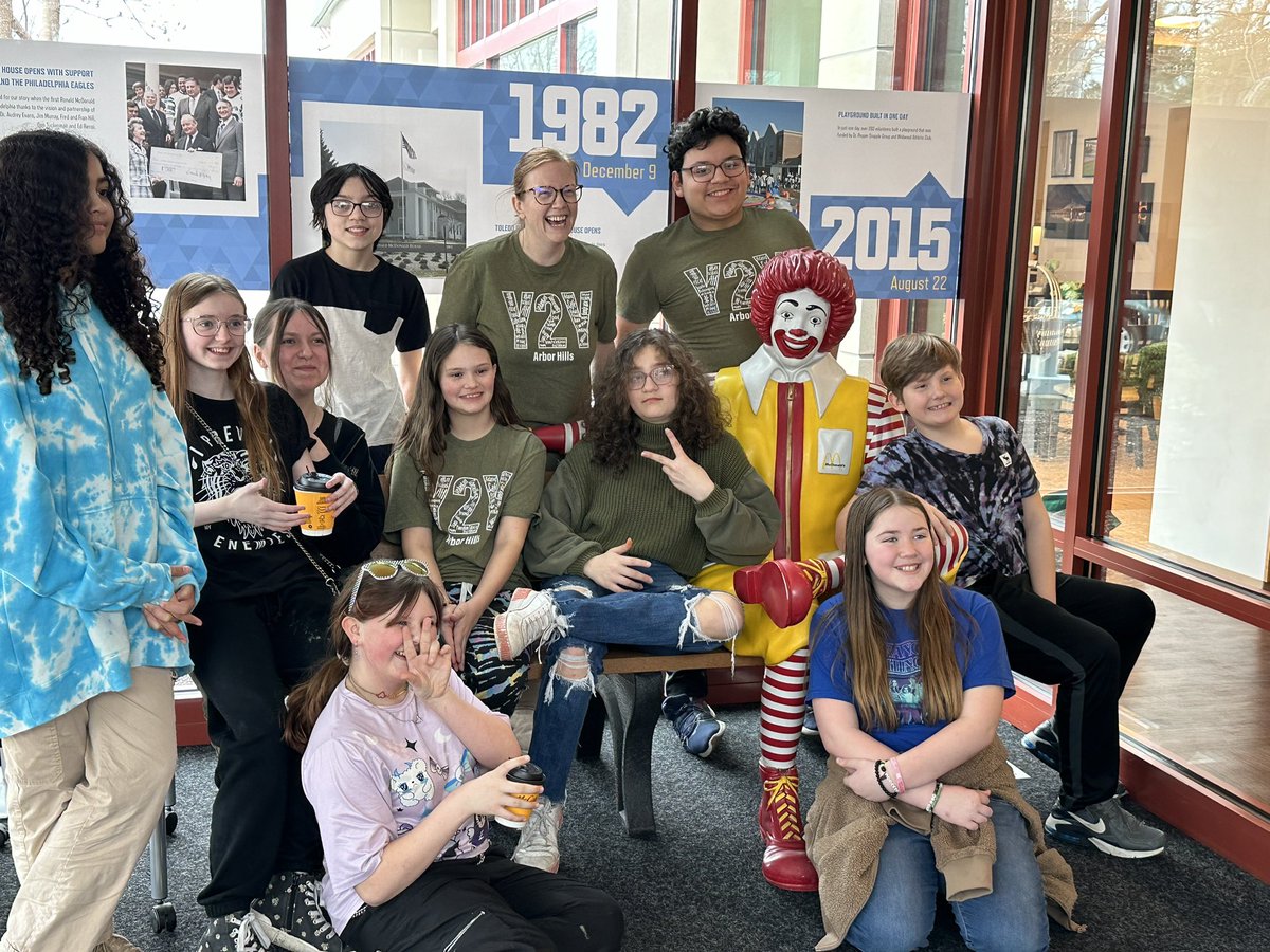 AHMrsMorris's tweet photo. Wow! What a great group of students and families to volunteer with at the Ronald McDonald house this morning! They cleaned and folded linens, and I think we had some fun too! 😉@ArborHillsJH #Youth2Youth https://t.co/Hry4QbbfKU