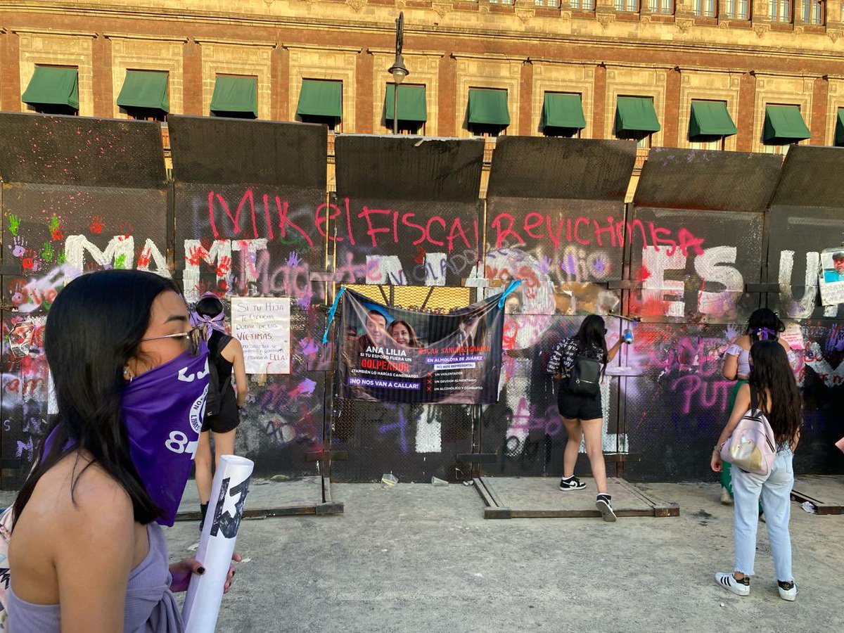 QuePocaMadreMex's tweet image. ‼️QUE VERGÜENZA‼️
NUEVAMENTE EL ALCALDE #PRIISTA DE #AlmoloyaDeJuarez #EdoMex, @Oscar_SanchezMx SE HACE PRESENTE, PERO AHORA EN LAS PROTESTAS DEL #8M A LAS AFUERAS DE PALACIO NACIONAL. 🐵🙈

📌Ayer durante la marcha nacional del #8M2024 se vieron en distintos puntos de la #CDMX