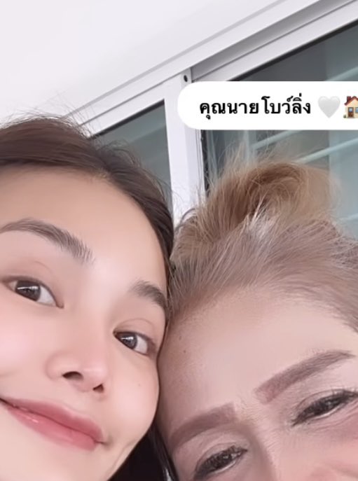 EngTina8's tweet photo. Wouldn't the background be the same? it's not just the music 🤣🤣❤️ @EWaraha @itscharlotty #englot #engtina https://t.co/7ZzZb6ih69