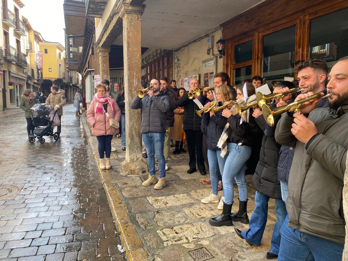 ✝️ Gran ambiente en el Vermú Cofrade en el que han  participado las tres bandas de Medina de Rioseco: <a href="/bct_clemencia/">La Clemencia</a>, <a href="/BandaRioseco/">Banda de música de Medina de Rioseco</a> y <a href="/NazarenosBand/">A.M. Nazareno y la s</a>. Ya sólo faltan 14 días para el inicio de nuestra <a href="/ssenrioseco/">Semana Santa Rioseco</a>.