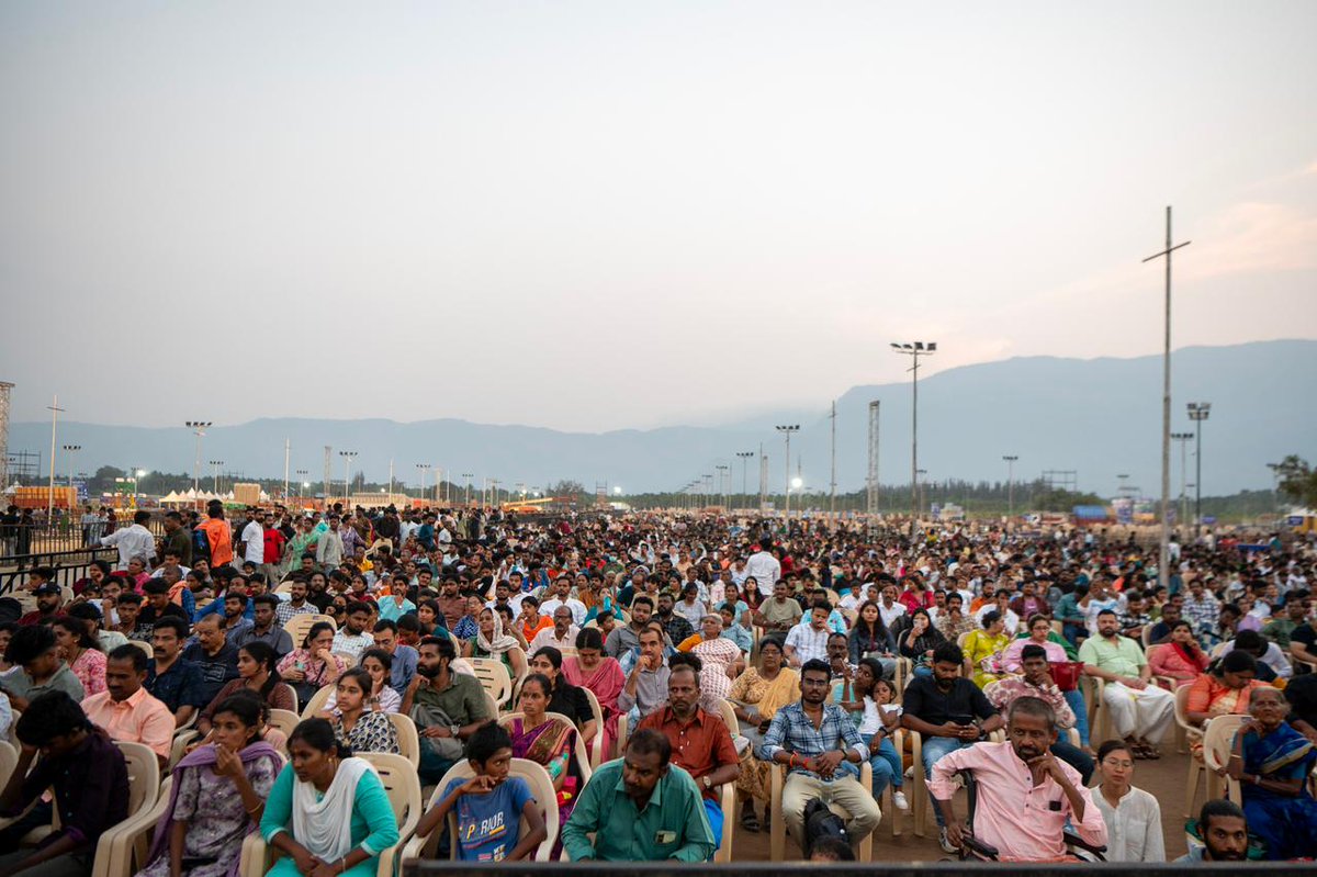 The first day of 'Tamil Thembu – A Celebration of Tamil Culture' attracted thousands of people from all over Tamil Nadu to enjoy cultural performances showcasing the richness of an ancient culture that was consciously crafted to bring wellbeing to all. #TamilThembu #Adiyogi…