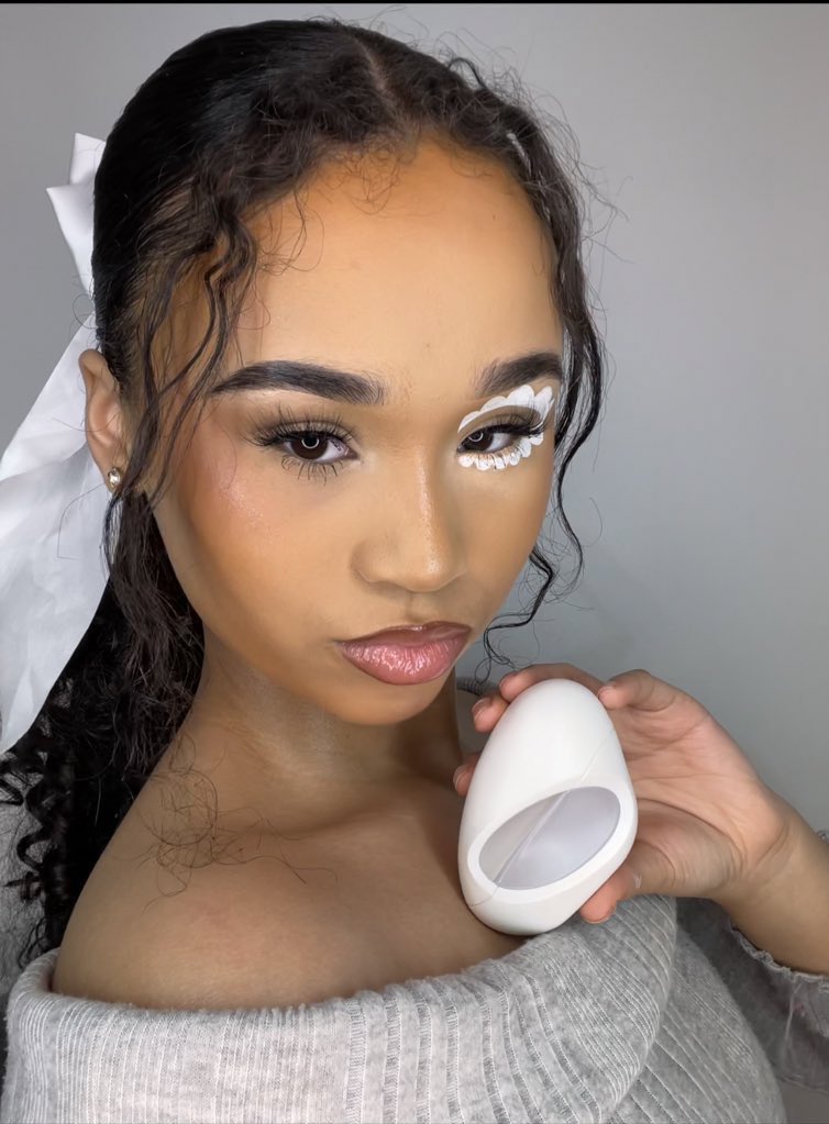 glambysinead's tweet photo. we can’t be friends ( wait for your love) makeup 🤍✨🌸 #eternalsunhine #arianagrande https://t.co/loC8ifzrZN