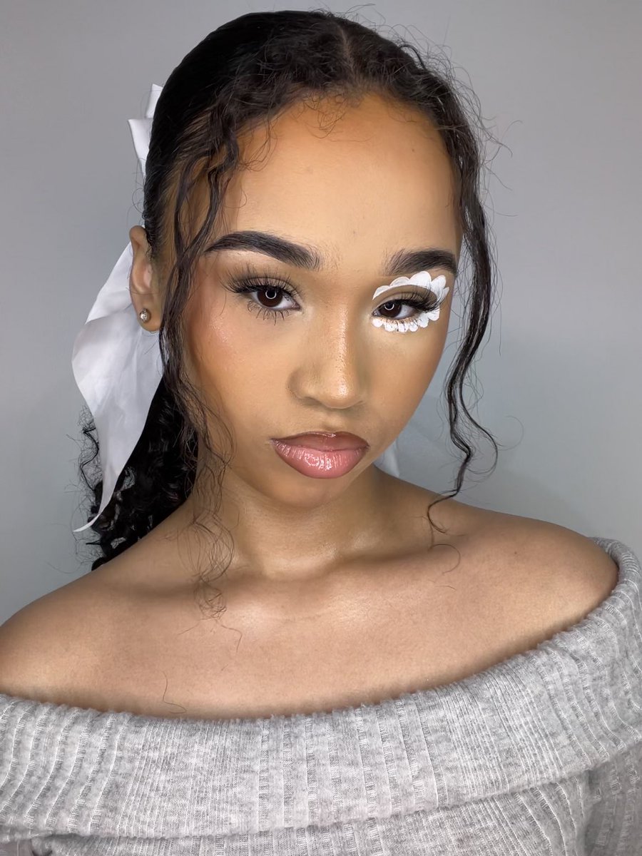glambysinead's tweet photo. we can’t be friends ( wait for your love) makeup 🤍✨🌸 #eternalsunhine #arianagrande https://t.co/loC8ifzrZN
