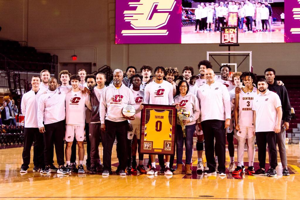 The <a href="/CMUMensBBall/">CMU Men's Basketball</a> staff has been awesome all year. Coach Niz, <a href="/Coach11Cherry/">Scott Cherry</a>, <a href="/CoachMcMillian1/">Chris McMillian M.E., CSCS ⭐️</a>, @coach_reeves42 and the support team all some of the best a program could ask for. Thousands of hours in meetings, watching film, developing and recruiting. #FireUpChips 🔥