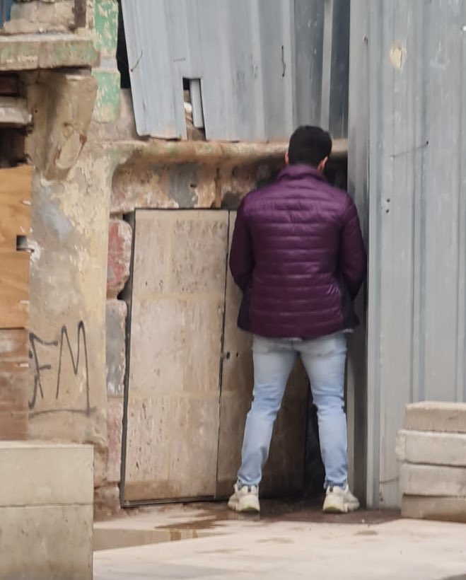 VLCshopping's tweet image. En la fachada de los Santos Juanes,  sin vergüenza ni respeto al patrimonio, sin educación .  Se precisa una Ordenanza estricta que sancione como corresponde.  Nuestra ciudad y nuestros Monumentos no se merecen esto. @AjuntamentVLC  @policialocalvlc @mjosecatala