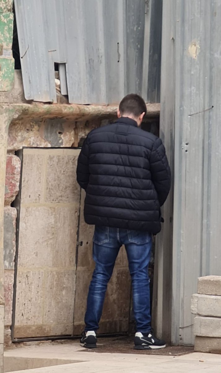 VLCshopping's tweet image. En la fachada de los Santos Juanes,  sin vergüenza ni respeto al patrimonio, sin educación .  Se precisa una Ordenanza estricta que sancione como corresponde.  Nuestra ciudad y nuestros Monumentos no se merecen esto. @AjuntamentVLC  @policialocalvlc @mjosecatala