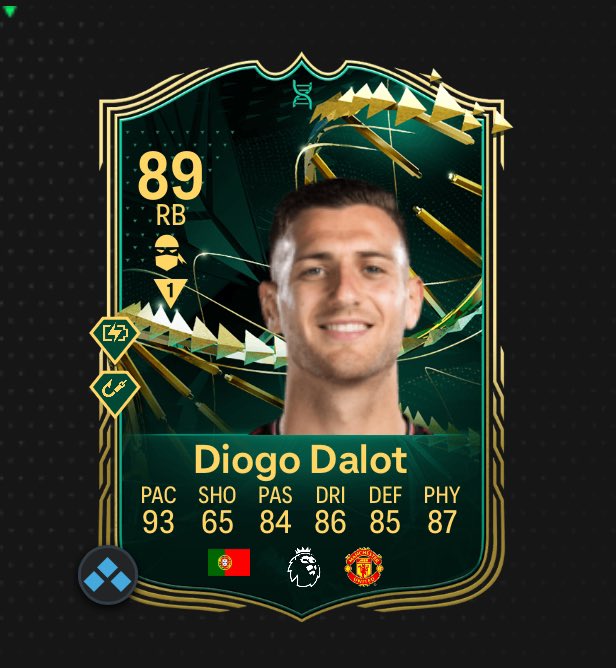 DJ0NES94's tweet photo. @FUTBIN Dalot 5* WF 4* SM 
Shaw is CB in game &amp; 4* WF https://t.co/2PpfgGw5hl