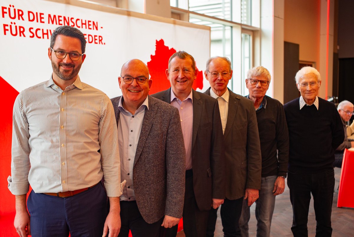 Sechs Vorsitzende aus 50 Jahren SPD Schwalm-Eder: Bgm. Dr. Philipp Rottwilm, Dr. Edgar Franke (PSt., MdB), Günter Rudolph (MdL) Heinrich Haupt (MdL a.D.) Gerd Höfer (MdB a.D.) und Karl Heinz Ernst (MdL a.D.).

#tradition
#spd
#nordhessenistschön 
#schwalmederkreis