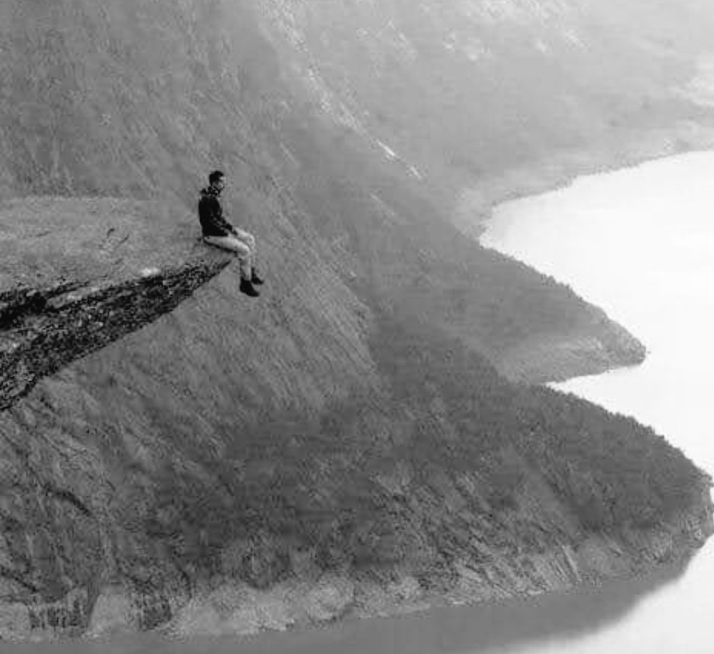 ہر اذیت کی ایک معینہ مدت ہوتی ہے جس کے گزر جانے کے بعد نہ تو درد کی شدت پہلے جیسی رہتی ہے اور نہ ہی سہنے والا انسان پہلے جیسا ...