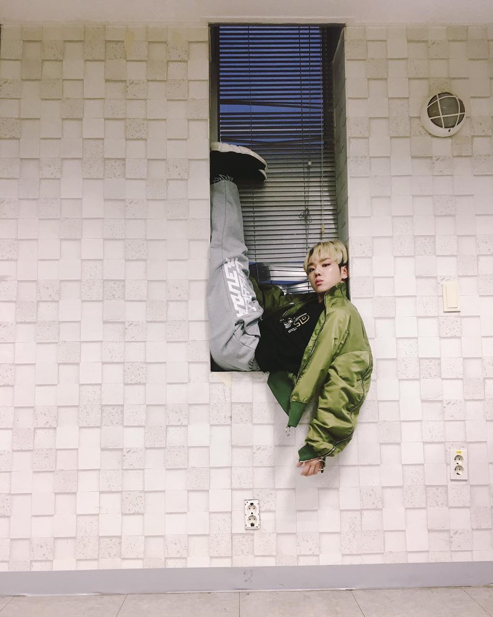 deputy_jei's tweet photo. hes always doing some shit lmao https://t.co/lQmu4XXt54