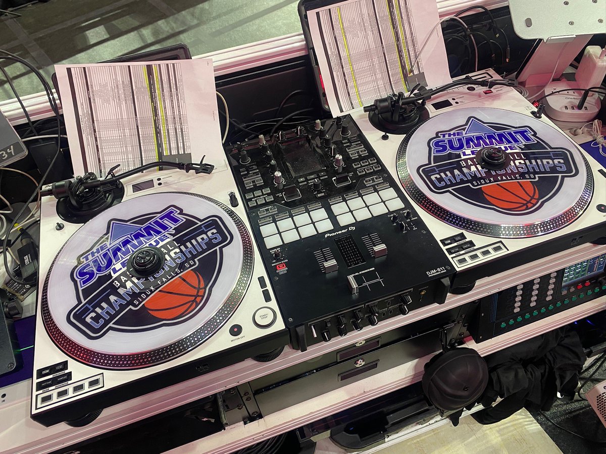 TheSummitLeague's tweet photo. We are having too much fun at the 2024 Summit League Basketball Championship 🤩

Special shoutout to @Pinnacleprodj for adding a little extra flare to this year's championship‼️

#March2TheSummit