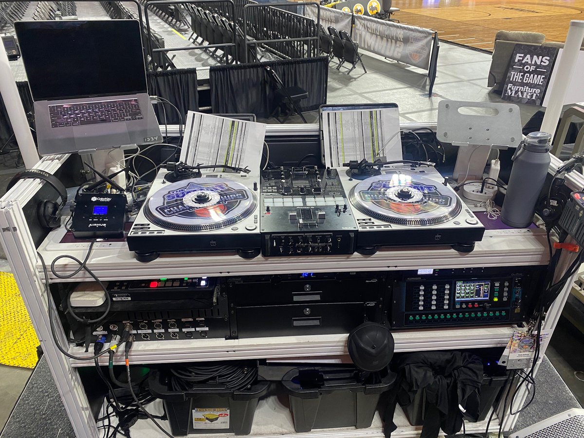 We are having too much fun at the 2024 Summit League Basketball Championship 🤩

Special shoutout to <a href="/Pinnacleprodj/">Chris Hintz</a> for adding a little extra flare to this year's championship‼️

#March2TheSummit