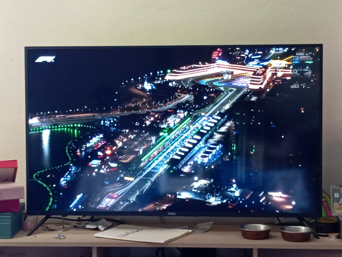 Viendo La Carrera #f1 #SaudiArabianGP desde #ElSalvador