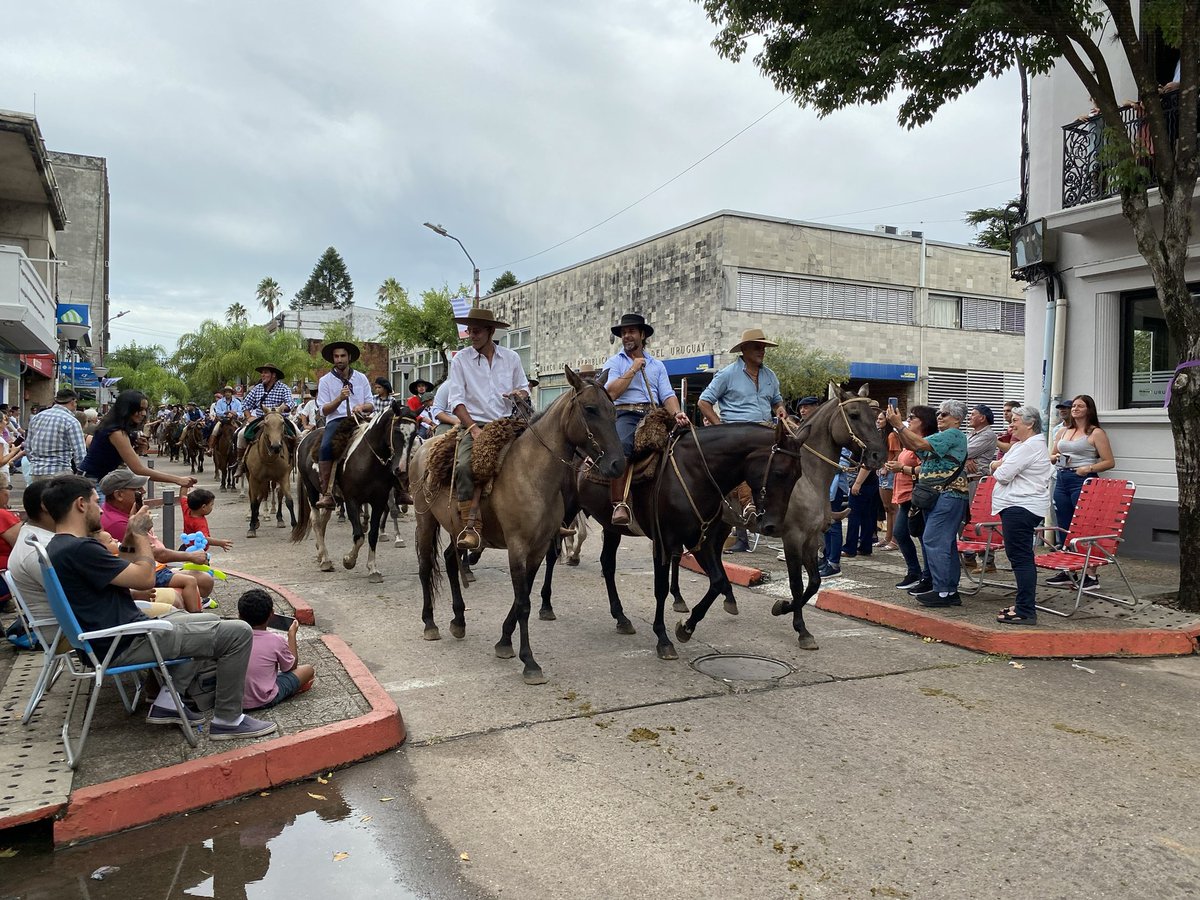 Participamos en el desfile de la 37.ª de la @patriagauchauy que se realiza en Tacuarembó.