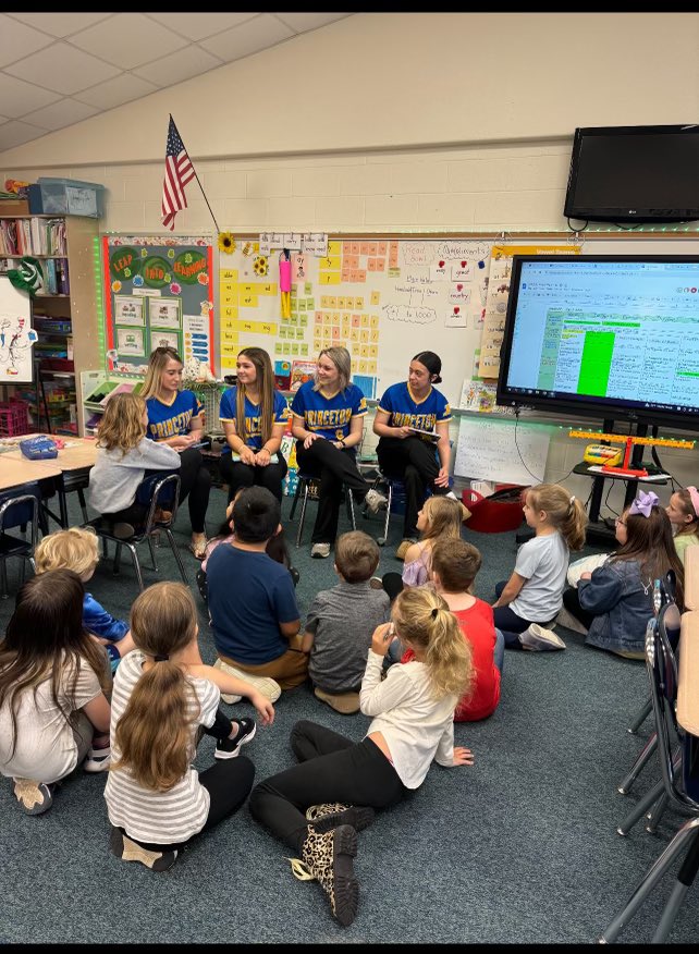 PHS_VSoftball's tweet photo. Thank you @PES_Bulldogs for allowing us to help you celebrate Read Across America week! 📚💙🥎💛 https://t.co/j6bvBtjcu3