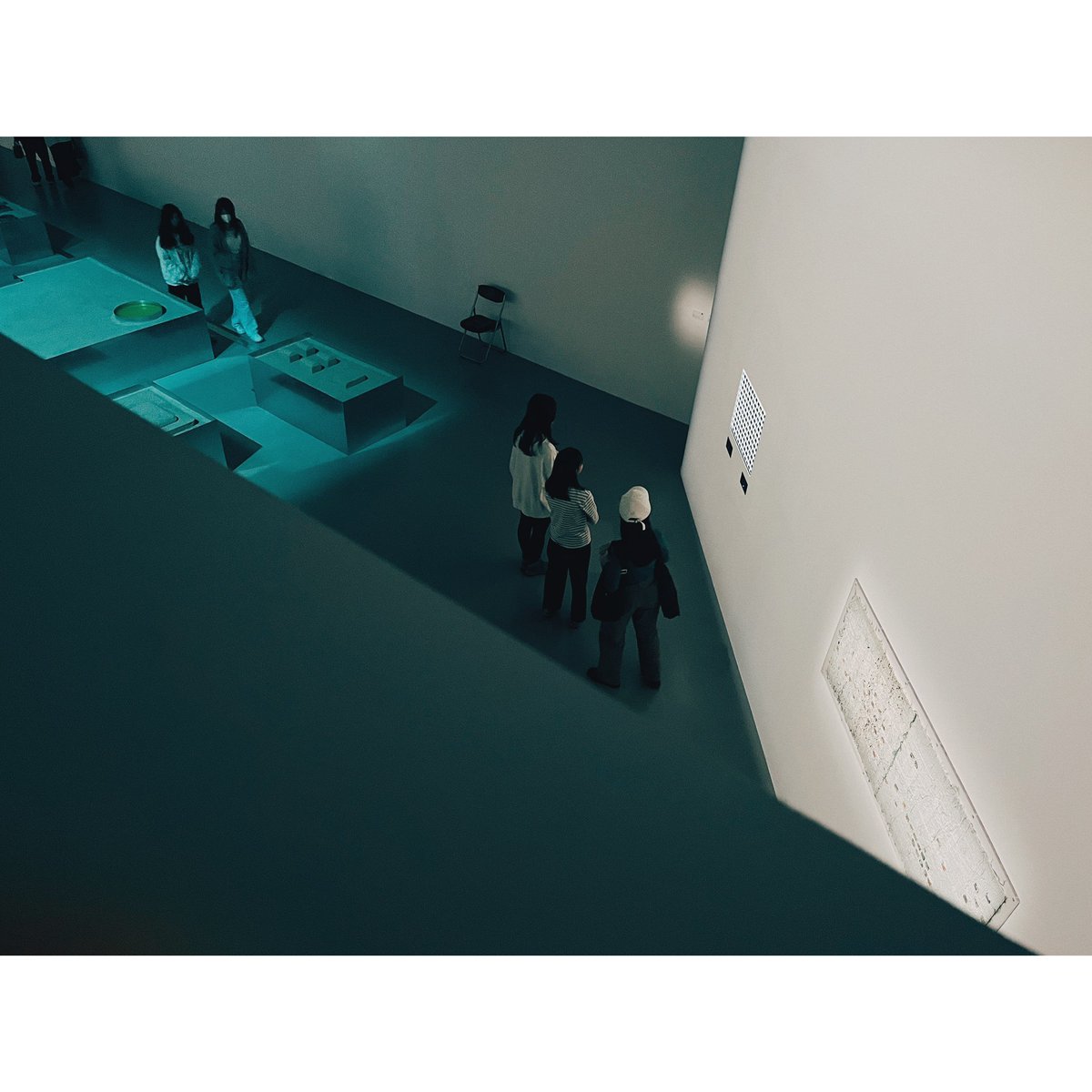 ainecf's tweet photo. #小世界 #smallworld
#台北雙年展 #TaipeiBiennial #TaipeiFineArtsMuseum

展覽實在太豐富，特別有共鳴的作品反映了現在的心境，是一個很好自我對話的時間。

展覽到3月24日，真心建議至少留3-4小時，可以的話想再去看一次。 https://t.co/JGDWFq1Oac