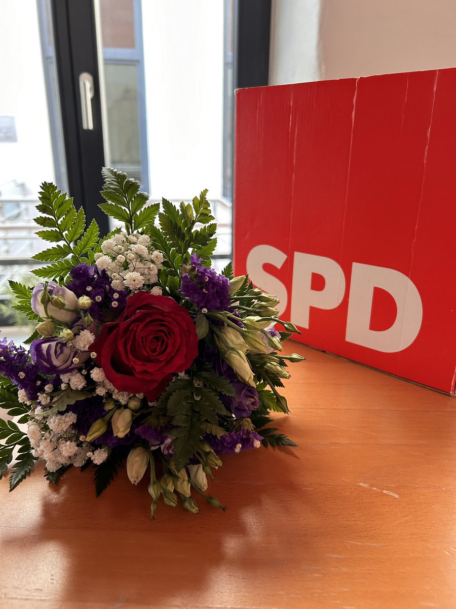 afa_mv's tweet photo. Christopf fehlte leider Krankheitsbedingt. Gute Besserung. 🌸

Wir freuen uns auf zwei weitere spannende Jahre. ✊

#AfA #SPD #MV #Mitgliedervollversammlung #Landesvorstand #Arbeitnehmer #Arbeitnehmerinnen https://t.co/aLQO3fLQFe