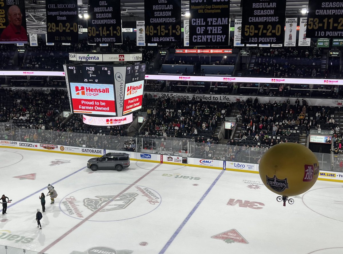 HDCAgronomy's tweet photo. Hensall Co-op is proud to be Farmer Owned and was a proud sponsor of the London Knights ‘Farmers Night' hockey game held last night.
Did anyone snag a Hensall Co-op t-shirt during the t-shirt toss?!
#LondonKnights #FarmersNight #ProudtobeFarmerOwned https://t.co/n2afb2wXLj