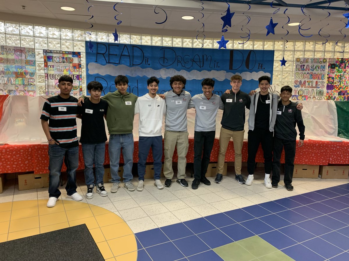 Thank you to all the volunteers. Who came out to read to the Irving Hawks. <a href="/IrvingSCCSD/">Irving Dual Language Elementary School</a> #ReadAcrossAmerica #boyssccer #Starnation