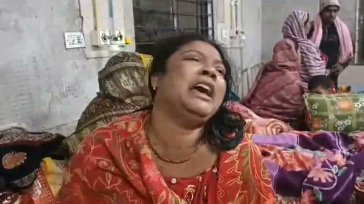 hindupost's tweet photo. #WestBengal
Secular Eco-system successfully suppressed this news. 

She is wife of Rajkumar Das(BJP's booth president). 
Around 300 hundred Islamists attacked the house on Friday(08.03.2024) night at Altapur village under #Karandighi of North Dinajpur district. 
Islamists allegedly molested her, beat her, tortured her.
Islamists also broke their family temple, broke the Murti.

She said, “They threatened to murder my husband. My husband somehow managed to flee. I requested my husband many times not to do BJP. But, he didn't listen to me. They broke everything of my house- furnitures, tractor, motorbike even the temple and the Murtis.”