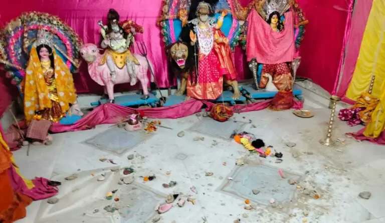 hindupost's tweet photo. #WestBengal
Secular Eco-system successfully suppressed this news. 

She is wife of Rajkumar Das(BJP's booth president). 
Around 300 hundred Islamists attacked the house on Friday(08.03.2024) night at Altapur village under #Karandighi of North Dinajpur district. 
Islamists allegedly molested her, beat her, tortured her.
Islamists also broke their family temple, broke the Murti.

She said, “They threatened to murder my husband. My husband somehow managed to flee. I requested my husband many times not to do BJP. But, he didn't listen to me. They broke everything of my house- furnitures, tractor, motorbike even the temple and the Murtis.”