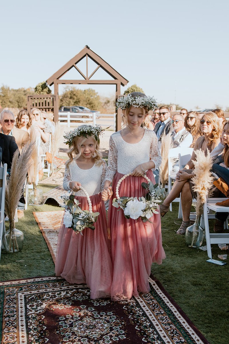 Lily_in_June's tweet photo. π¨ Picking your wedding colors can be fun and exciting.
Need some inspiration?
Bride: @rosie_11
Venue/Bar: @svetlikfarmvenue
Catering: @midway_bbq
Photography/Videography: @limitless_photography12
#ColorMyWedding #PaletteInspiration #LilyInJune https://t.co/tNrVZgHAKW
