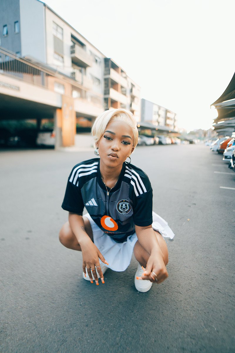 ZeeNxumaloZA's tweet photo. What a time to be alive. https://t.co/wqT3fjIx45