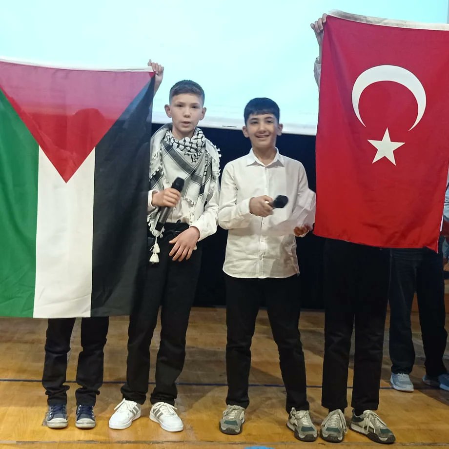 tugvayildirim16's tweet photo. Tigva yıldırım ilçe temsilciliği olarak ilçemizde bulunan mahmut celalettin okten imam hatip ortaokulunda vakıf okulu öğrencilerimizin drama ve ilahi etkinliğini gerçekleştirdik. 
#tügvayıldırım https://t.co/xS1981g9aU