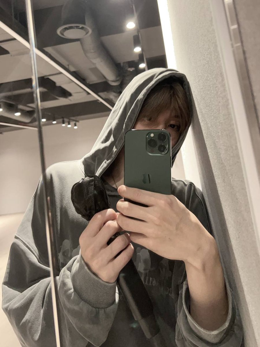 Shineon_0315's tweet photo. 오시온 거울 셀카 모음 zip🩵

#시온 #SION #シオン 
#NCTWISH https://t.co/zXooBhQIXc