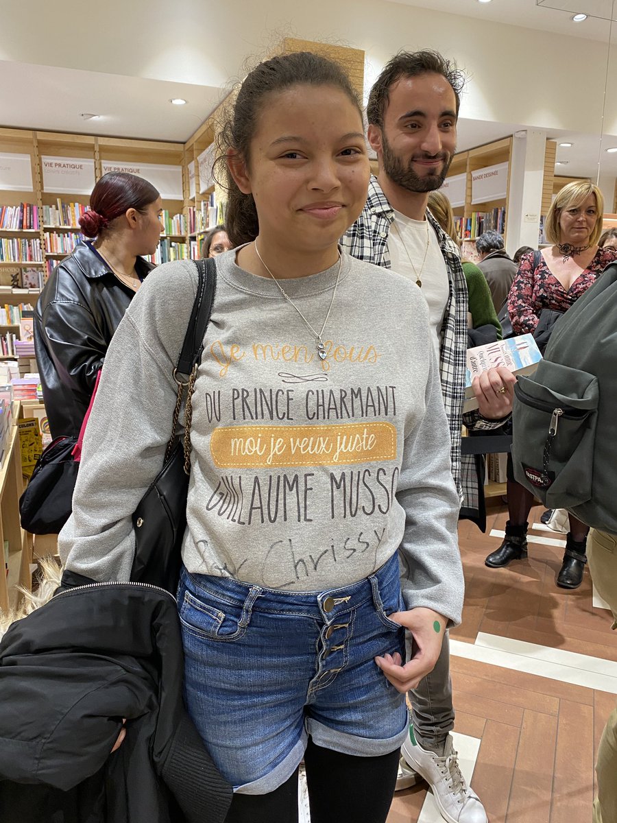 calmann_levy's tweet photo. Beaucoup de monde aujourd’hui à la librairie @Icigrandsbvd pour @Guillaume_Musso ! Et avec des lecteurs très heureux 😍📚

@Hachette_France @livredepoche https://t.co/sDgLWzXgDS