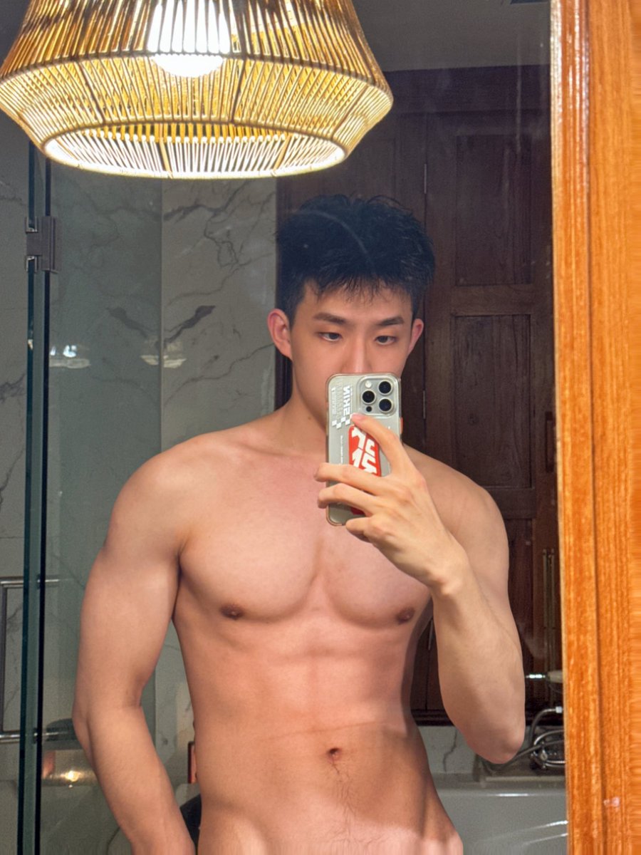 很乖沒出去浪
然後腹肌吃沒了😗