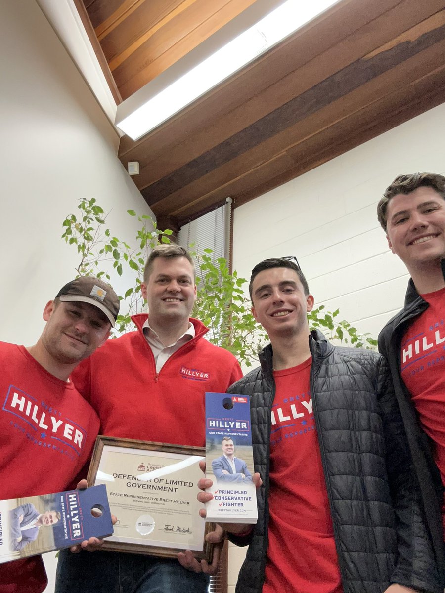 Team Hillyer is back out pounding the pavement and talking with voters today! 🇺🇸 🇺🇸