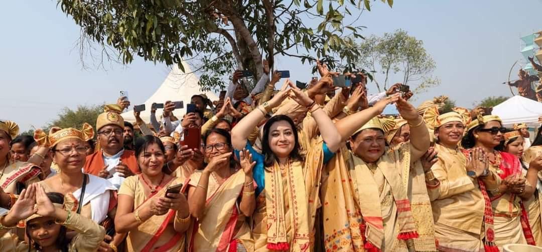 manabdeka's tweet photo. Hon'ble Prime Minister, Shri @narendramodi ji, today unveiled the statue of Mahabir Lachit Borphukan, a symbol of bravery, sacrifice and valour of the Assamese at Holongapar in Jorhat.  

I am proud to be present at the auspicious unveiling ceremony of the statue of Mahabir Lachit Borphukan along with Hon'ble Chief Minister Dr. @himantabiswa dangoriya and witness the historic moment. 

I would like to express my sincere thanks and gratitude to HPM, Modiji, and HCM, Dr. @himantabiswa, for the steps taken to establish the brave legacy of Mahavir Lachit Borphukan in the global stage.