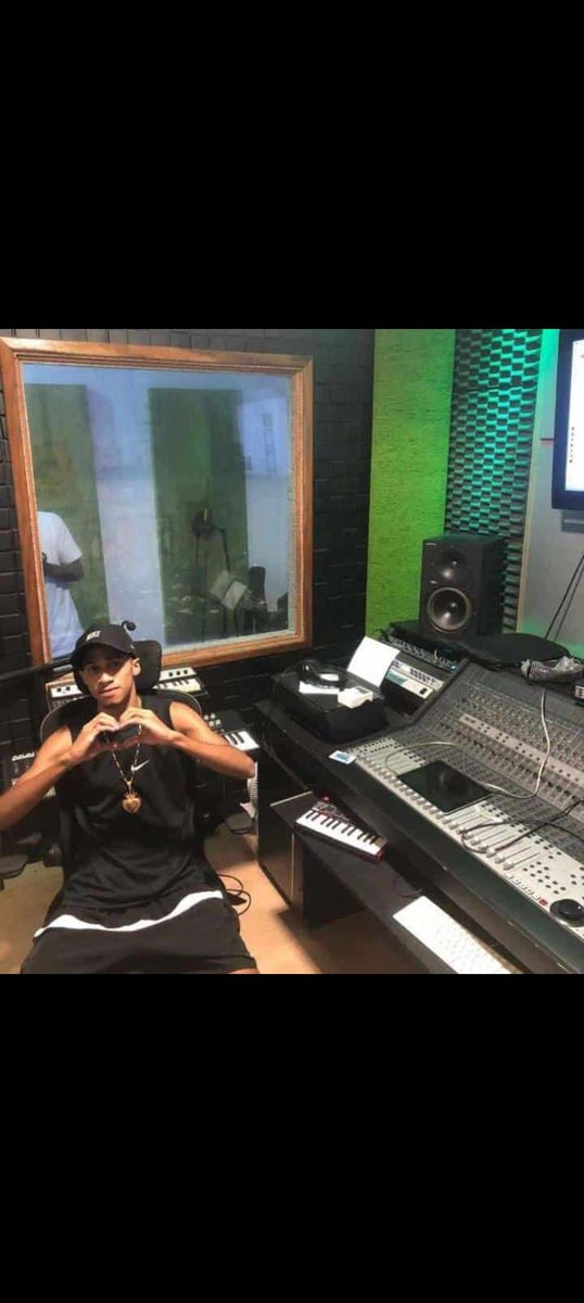 EUDJGB's tweet photo. Descansar em paz meu DJ, saiba que todos do complexo te ama e você nunca mais nunca será esquecido, cria n morre cria vira lenda😭😭😭😭😭😭😭😭😭😭😭😭😭🖤🖤🖤🖤🖤🖤 https://t.co/NuvYR9tKGE