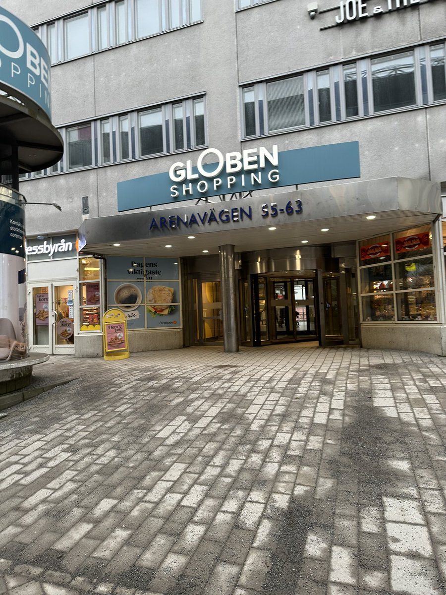 therosesw's tweet photo. Walking distance to the arena we have a shopping mall “Globen Shopping” that has a bunch of stores and restaurants to check out. We also have “Tolv” under the Tele2 Arena that has a bunch of activities for all ages! https://t.co/QbvGsWFc6E