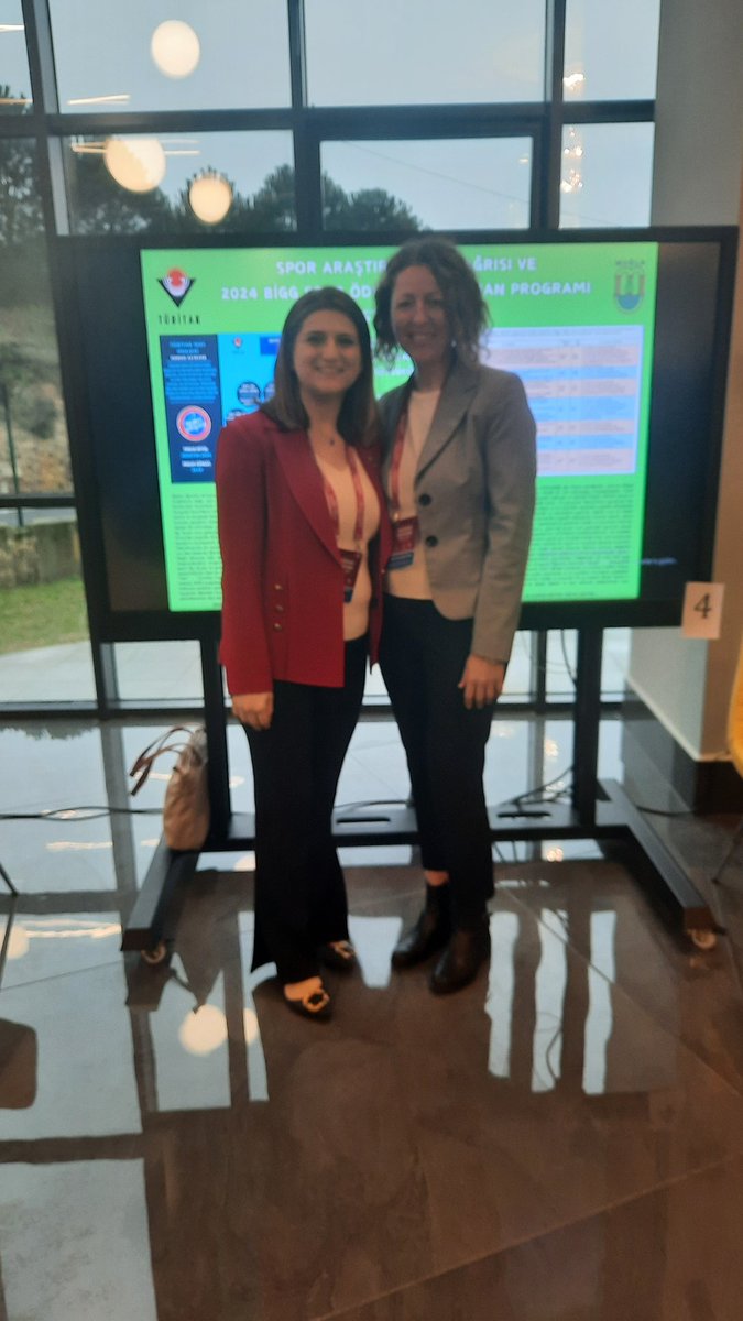 Akselcellik's tweet photo. Bugün TÜBİTAK spor araştırmaları  proje sunumları sırasında sevgili  
@FZT_Nilay ile tanıştık. 
Proje sürecinin tecrübelerini paylaşırken  önümüze çıkarılan engelleri, yaratılmaya çalışılan kaosu ve ne olursa olsun mücadele edip, irade ile burada olmanın gururunu paylaştık. https://t.co/Ul2SXd3SeC