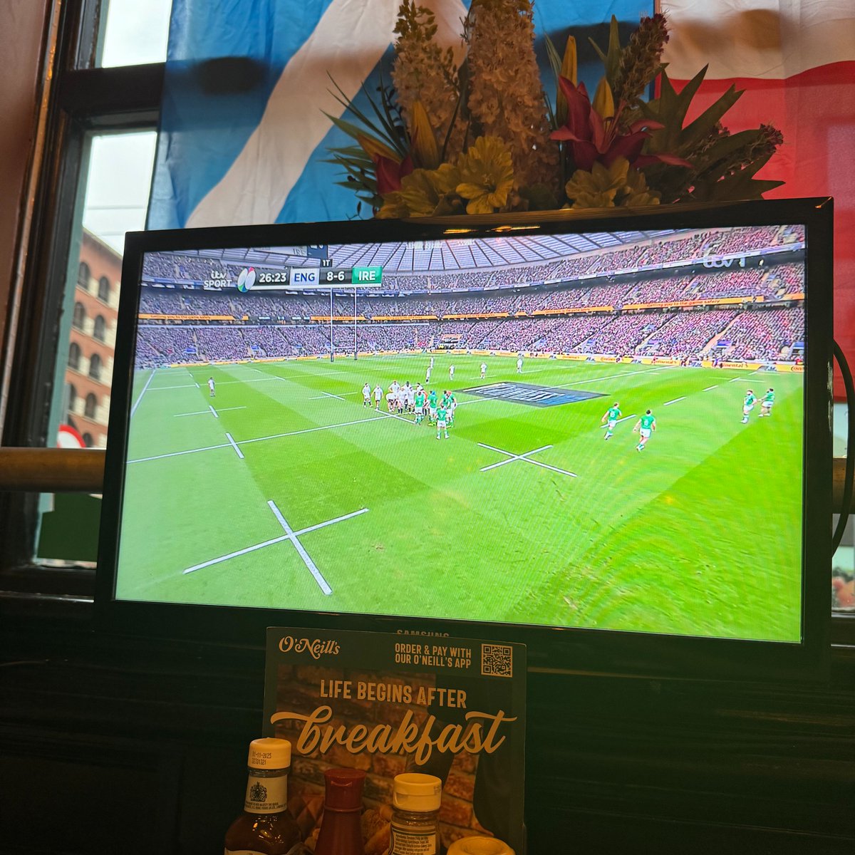 England on top at the moment! It's time for Ireland to step up. 🏉

#SixNationsRugby