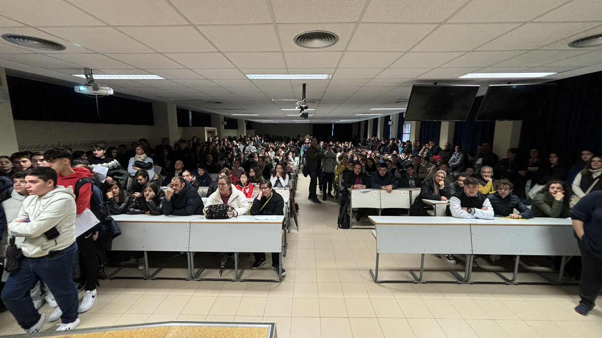 jlriosc's tweet photo. Una mañana espléndida en @pablodeolavide donde hemos celebrado la #XXXIXOlimpiada de @saemthales de la provincia de Sevilla @ThalesSevilla ¡Nuevo récord de asistentes! @FundUnicaja @CASIOedu @AndaluciaJunta https://t.co/j6YTPLSffj