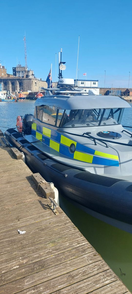 KentSpecials's tweet photo. 4x #rural SCs passed Marine Vessel Saftey today with @kptacops. This involved various boardings, an open water float, a jump from height & a walk on #FortDarnet. Nuisance jet skiers stopped endangering swimmers in #Queenborough will also be referred to @MCA_media, CAD 09-0633.^FW https://t.co/IzTkgabOfd
