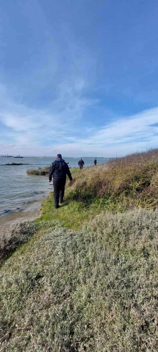 KentSpecials's tweet photo. 4x #rural SCs passed Marine Vessel Saftey today with @kptacops. This involved various boardings, an open water float, a jump from height & a walk on #FortDarnet. Nuisance jet skiers stopped endangering swimmers in #Queenborough will also be referred to @MCA_media, CAD 09-0633.^FW https://t.co/IzTkgabOfd