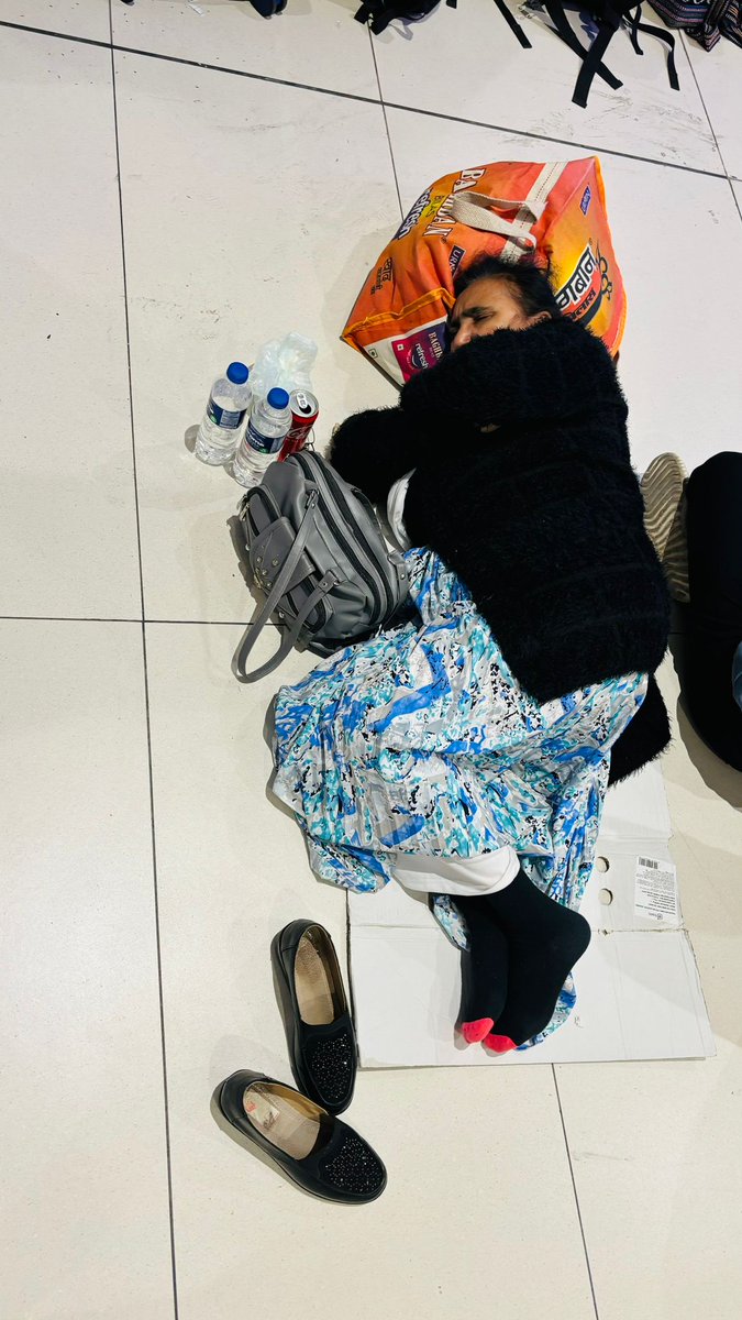 akk_mehta_'s tweet photo. @JM_Scindia @IndiGo6E @TurkishAirlines @TK_HelpDesk @DGCAIndia @PMOIndia @indiatvnews @aajtak @ABPNews @ANI @ZeeNews @CNNnews18 @BBCBreaking @cnnbrk @DDNewslive @airnewsalerts https://t.co/TCthZEnL8m