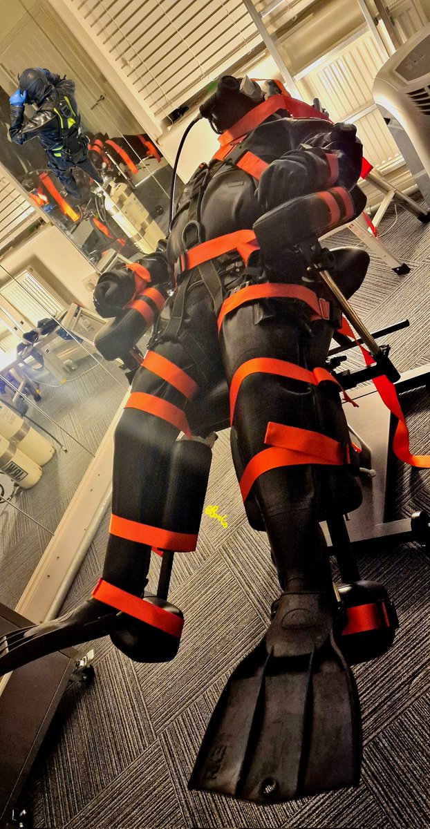 What do you do with left over breathing gas &amp; no dives planned? 

Out of air drills are best performed with a buddy there to look after you 😆 

**note- never do bc play alone, I'm not on my own, my Alpha was there the whole time looking after me &amp; my husband in the next room 👍