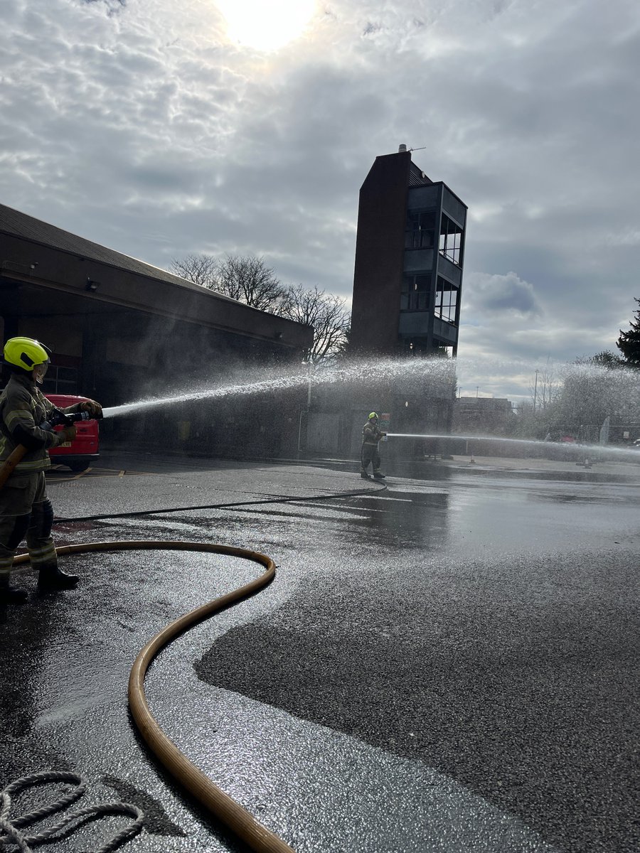 A great Saturday morning Open Water Pumping session for White Watch <a href="/WestMidsFire/">West Midlands Fire Service</a> 
#Training #OperationalExcellence
