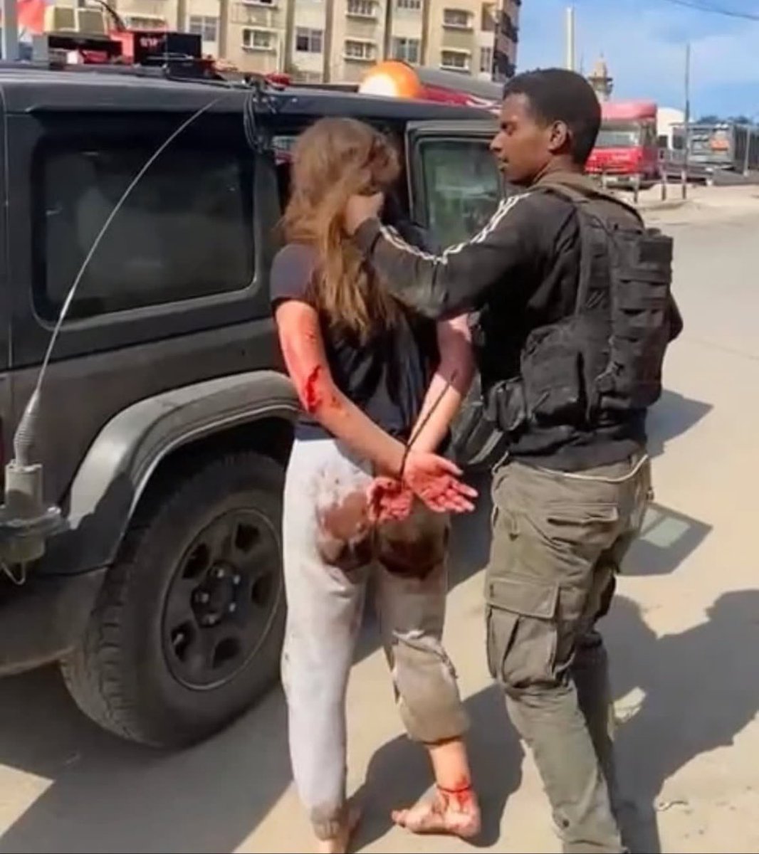 IsraelinSpanish's tweet photo. 22 semanas desde esta imagen desgarradora.

Y Naama sigue secuestrada. 

No descansaremos hasta que Naama y todos los secuestrados regresen a casa, y hasta que los terroristas asesinos y violadores que atacaron a nuestro pueblo no puedan volver a hacerlo, NUNCA MÁS. https://t.co/JtlyHRRCIG