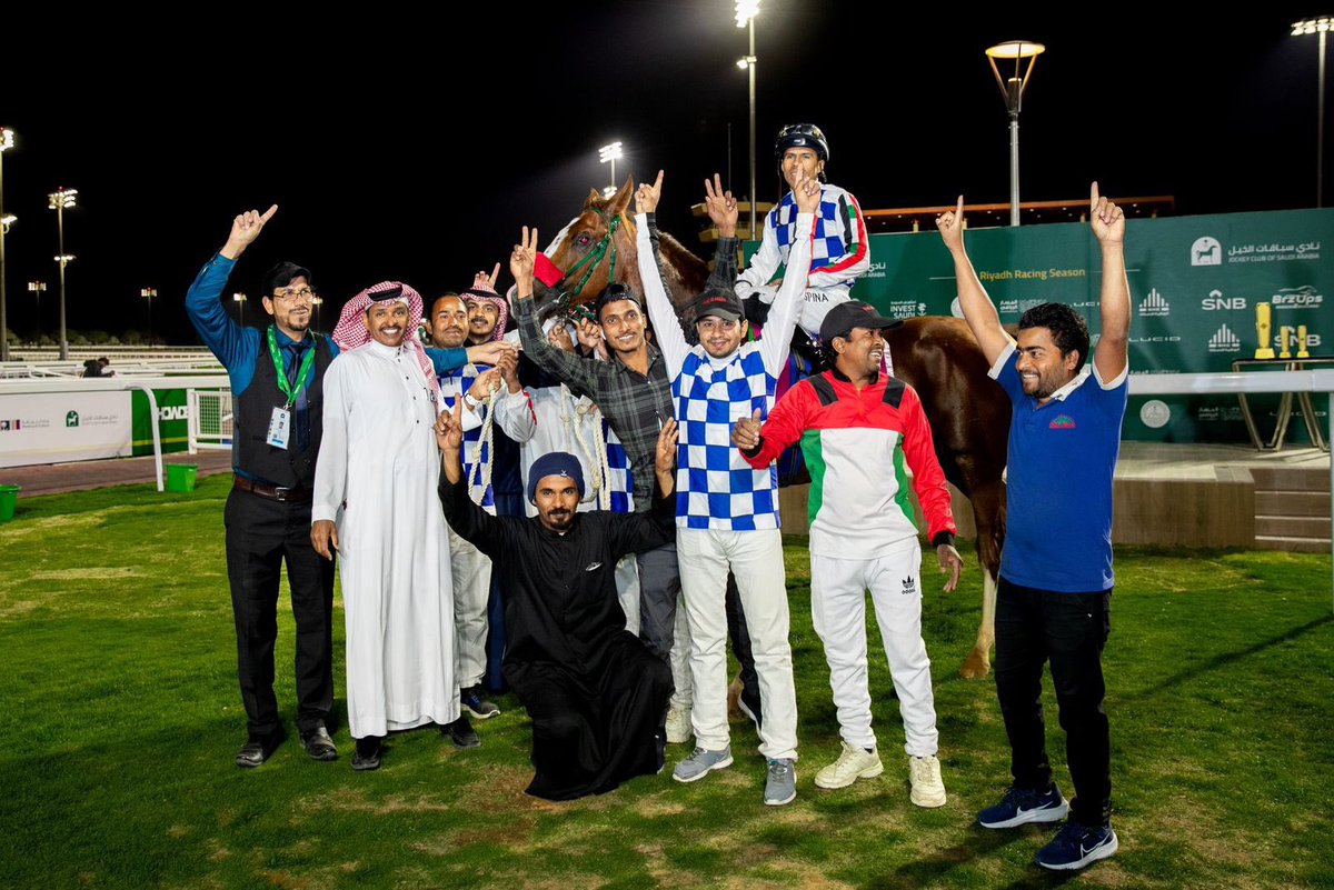 AlsharifStable's tweet image. للعام الثاني على التوالي الجواد نجيب الزمان بطلاً لميدان الملك عبدالعزيز للخيل العربيه في انتصار رائع يتبعه اخيه بارز من اسطبلنا في المركز الثاني تحت تدريب المدرب الرائع عبدالعزيز الموسى وقيادة الخيال المبدع كاميليو اوسبينا .