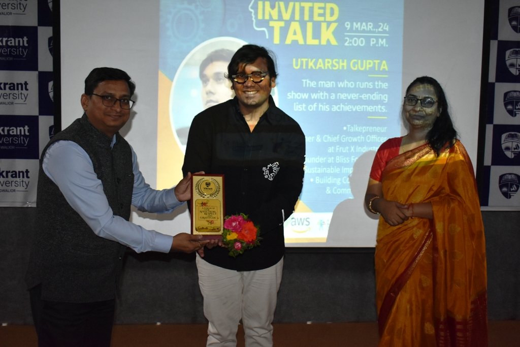 vikrant_group's tweet photo. #VikrantUniversity has hosted an invited talk focusing on #Entrepreneurship and #Startup, with Mr. Utkarsh Gupta, an esteemed young leader and the Founder &amp; CEO of Daur Communications Private Limited, as expert speaker.

#DaurCom #Gwalior #Indore #MadhyaPradesh #India https://t.co/PlTsPZss49