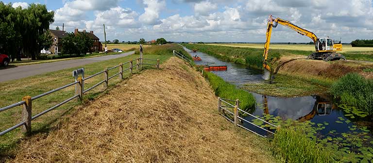 We're on TV tomorrow! 📺 At 7pm on BBC1 (Sun 10 March), @BBCCountryfile looks at #internaldrainageboards and the challenge of managing water levels across #TheFens and England's other lowland landscapes @InnesThomson @Northlevelidb @MLC1862 @PaulBurrowsy bbc.co.uk/programmes/m00…